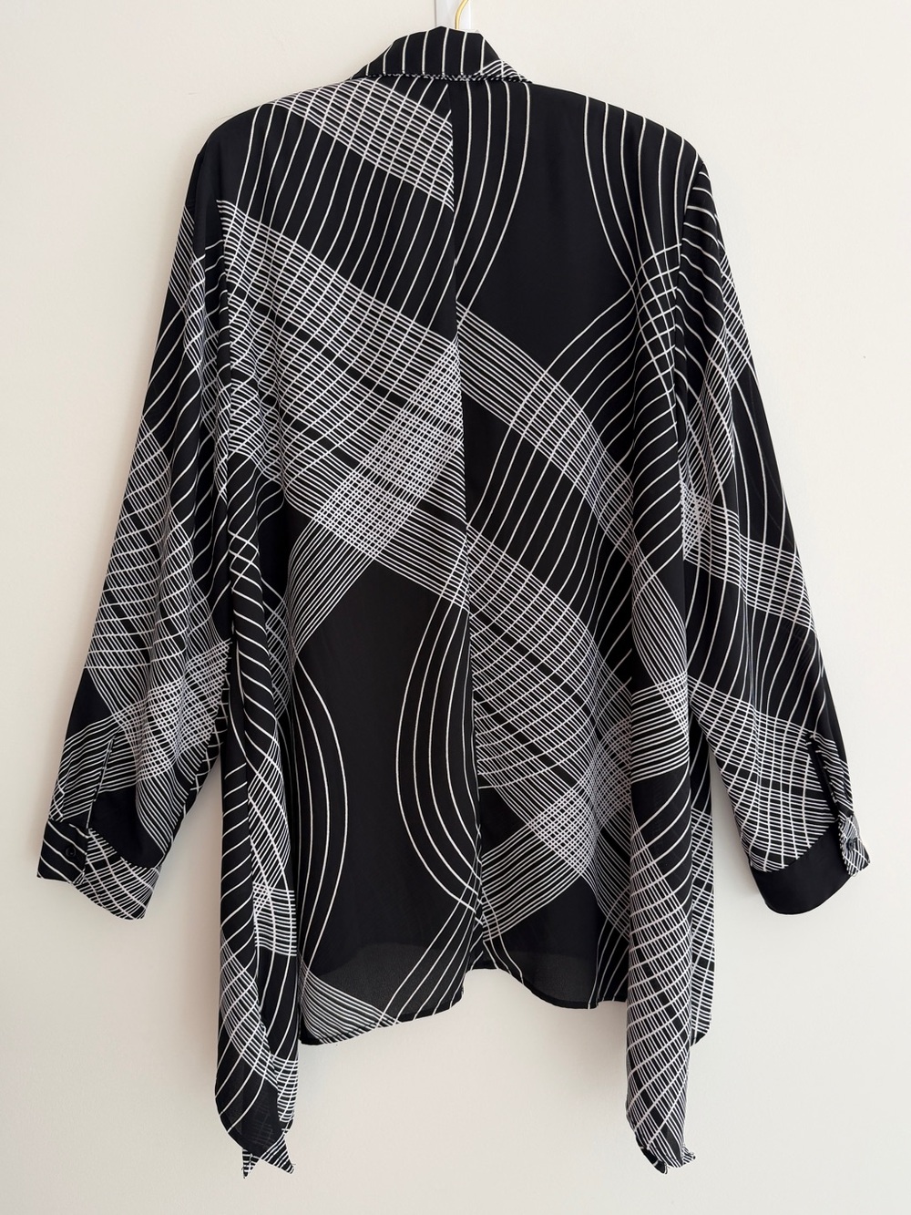 CHICO'S Rosalind Graphic Design Tunic Blouse Handkerchief Hem Sheer Travel Layer - Picture 3 of 17